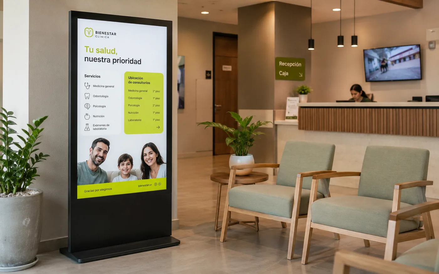 Tótem de pie con señalización digital en una recepción